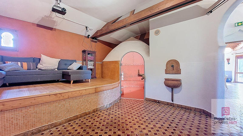 Maison - 215 m² - 7 pièces