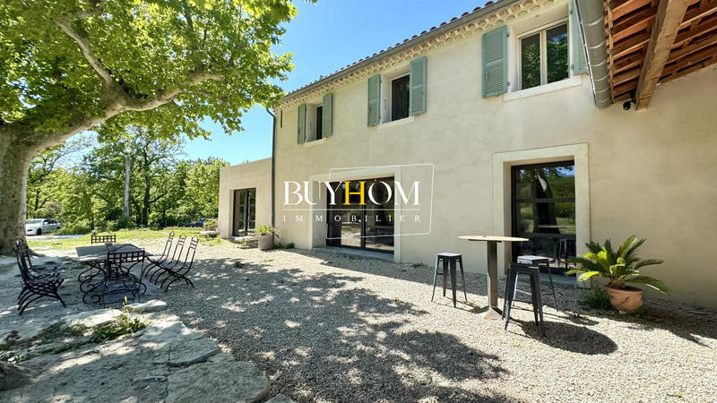 Maison - 240 m² - 7 pièces