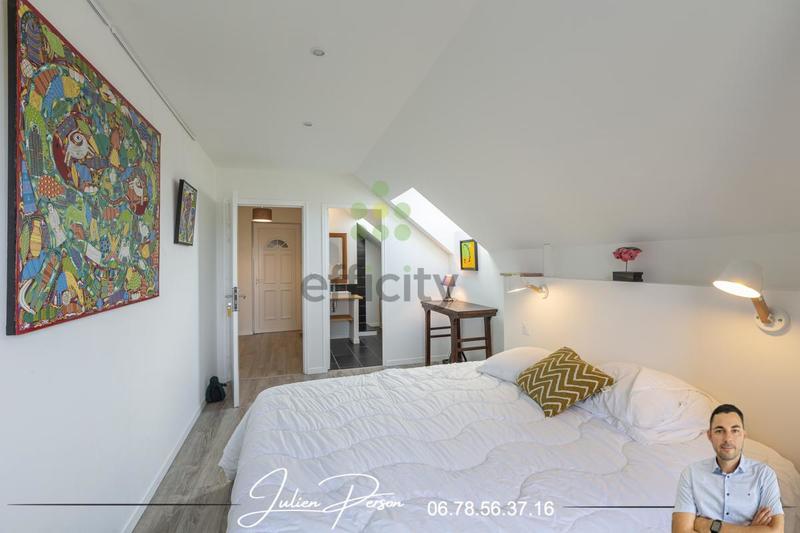 Maison - 249 m² - 11 pièces