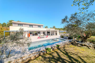 Maison - 325 m² - 8 pièces