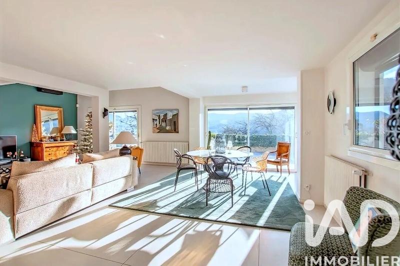 Maison - 243 m² - 9 pièces