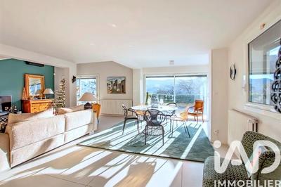 Maison - 243 m² - 9 pièces