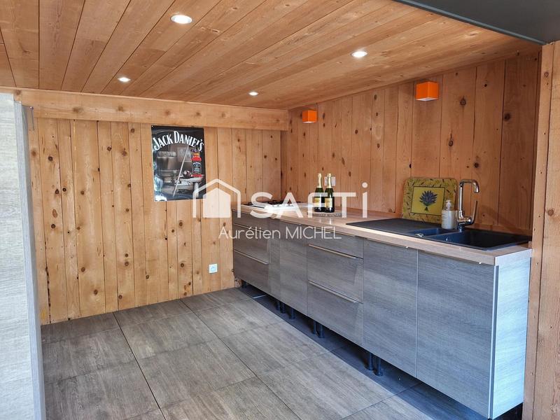 Maison - 245 m² - 9 pièces