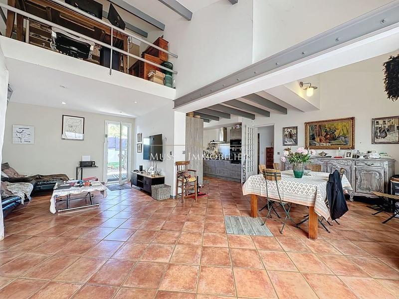 Maison traditionnelle - 215 m² - 5 pièces