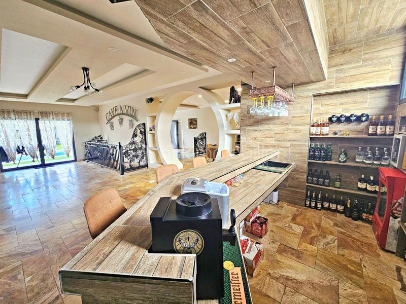 Maison - 255 m² - 6 pièces