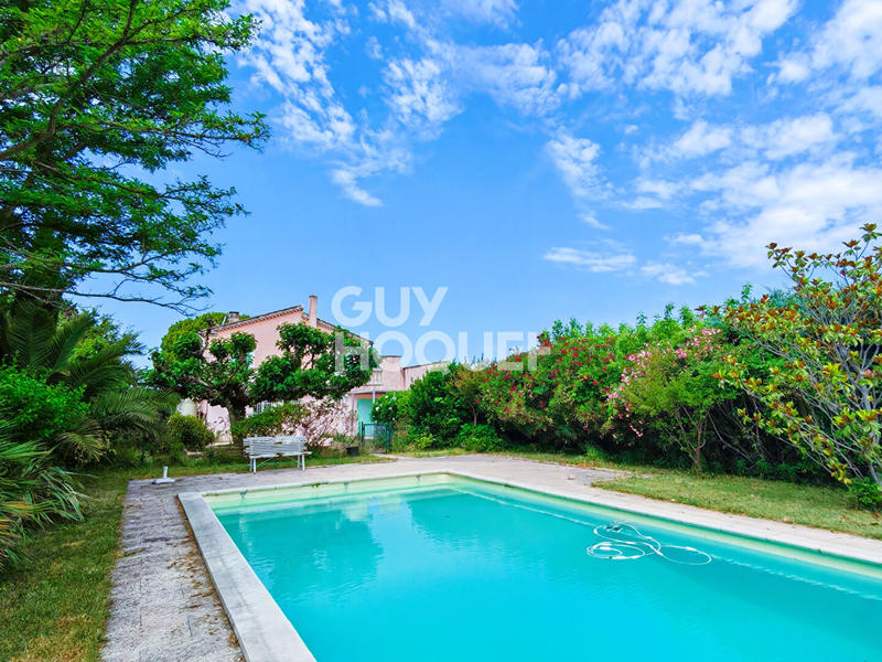 Maison - 220 m² - 5 pièces