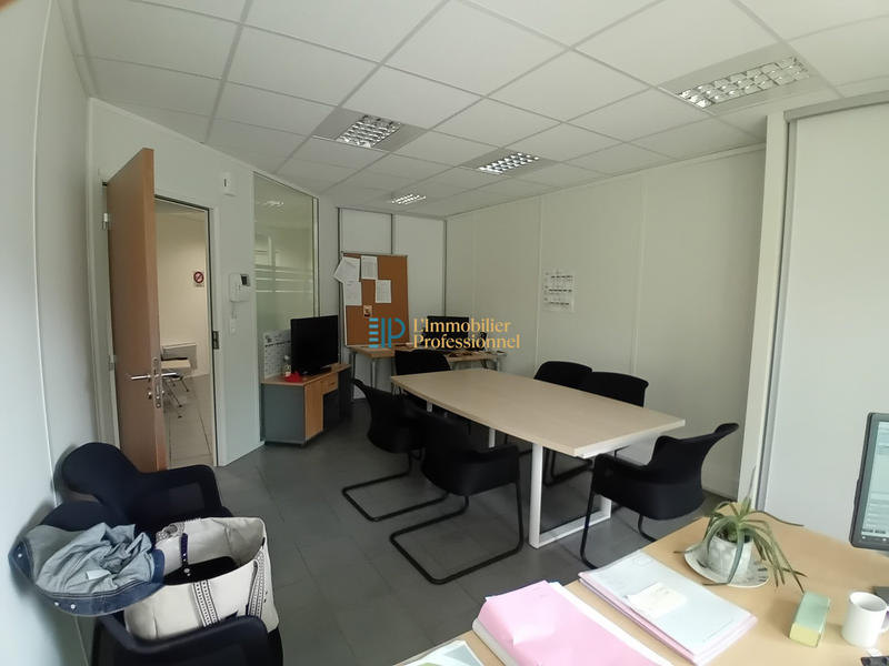 Bureau - 111 m² - 5 pièces