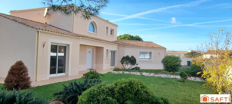 Maison - 260 m² - 7 pièces