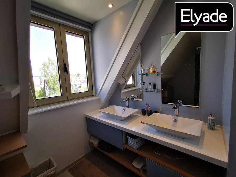 Maison - 202 m² - 6 pièces