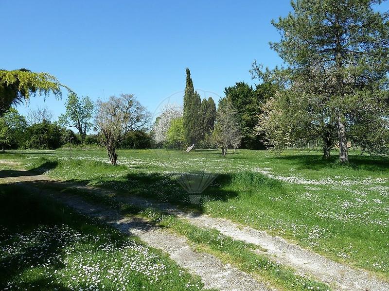 Propriété - 575 m² - 15 pièces