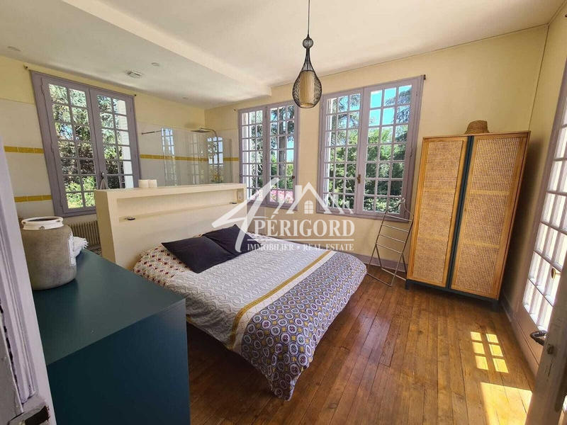 Maison - 250 m² - 10 pièces