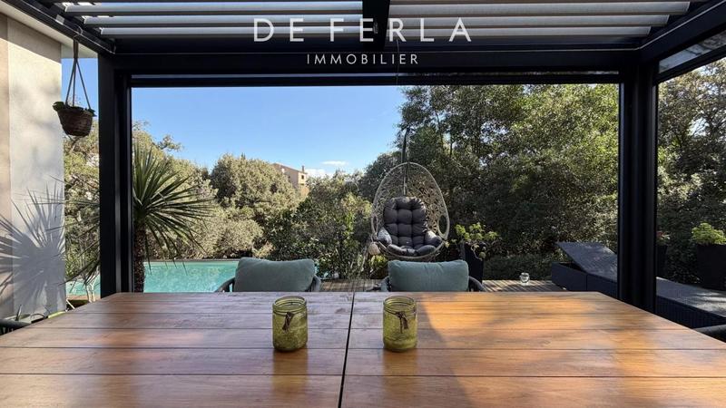 Maison - 196 m² - 7 pièces