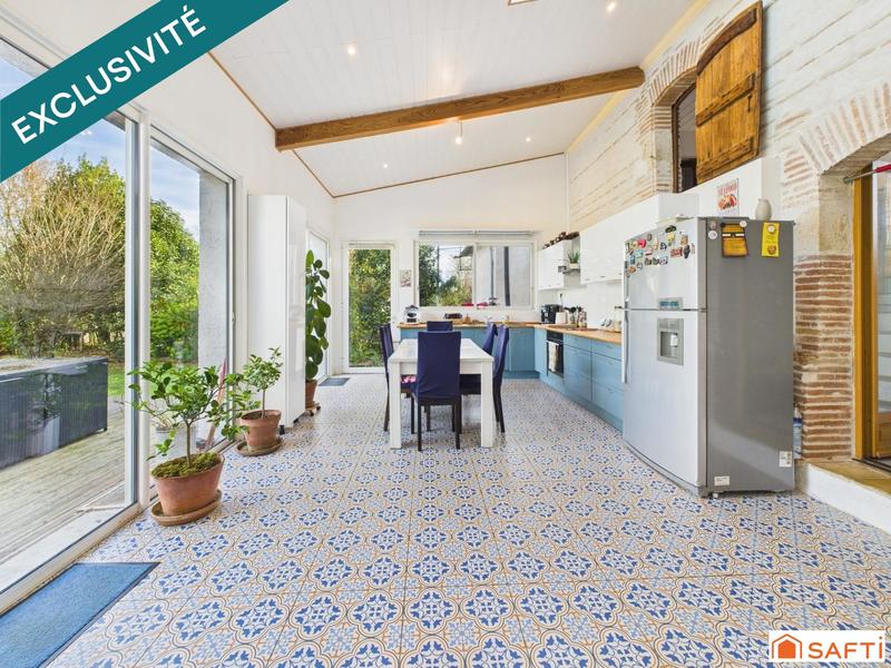 Maison - 210 m² - 8 pièces