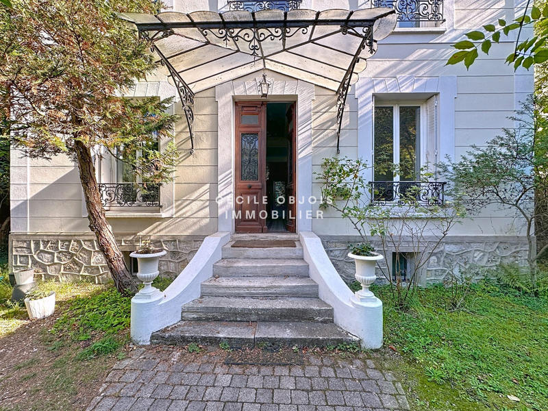 Maison - 147 m² - 9 pièces