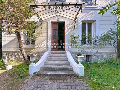 Maison - 147 m² - 9 pièces