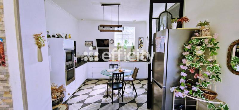 Maison - 95 m² - 5 pièces