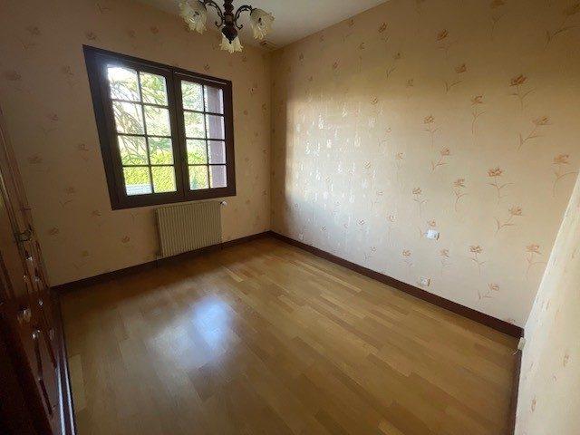 Maison traditionnelle - 185 m² - 8 pièces