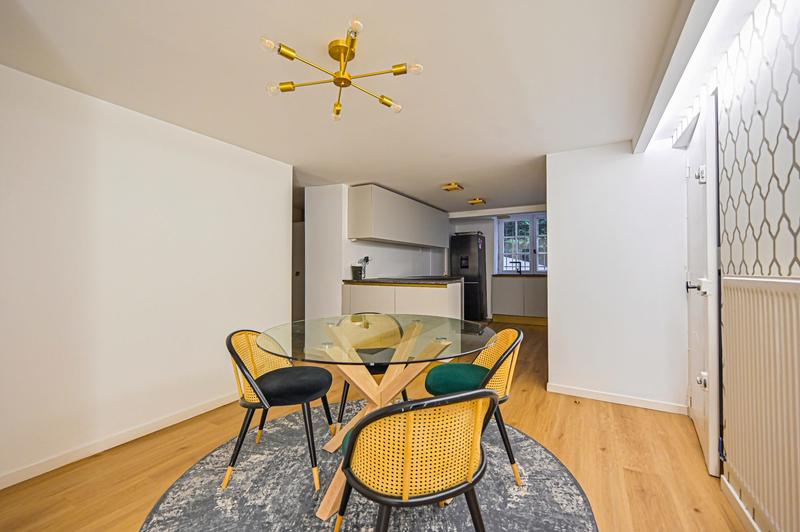 Maison - 418 m² - 9 pièces