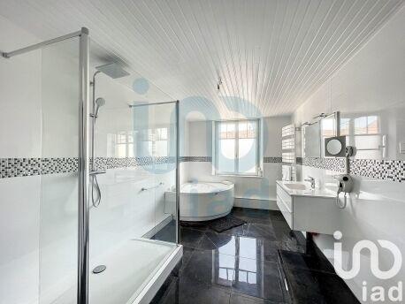 Maison - 239 m² - 5 pièces