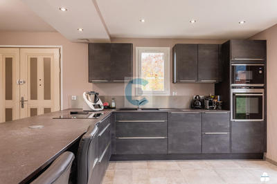 Maison - 144 m² - 8 pièces