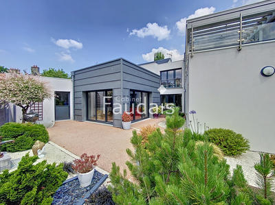 Maison - 224 m² - 8 pièces