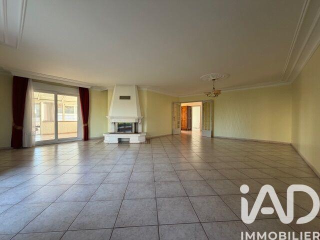 Maison - 231 m² - 8 pièces