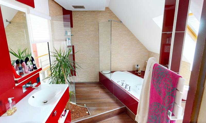 Maison contemporaine - 222 m² - 8 pièces