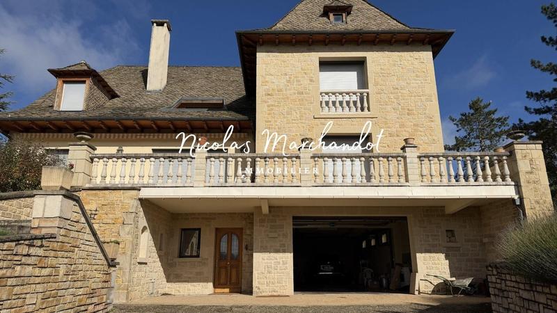 Maison - 285 m² - 8 pièces