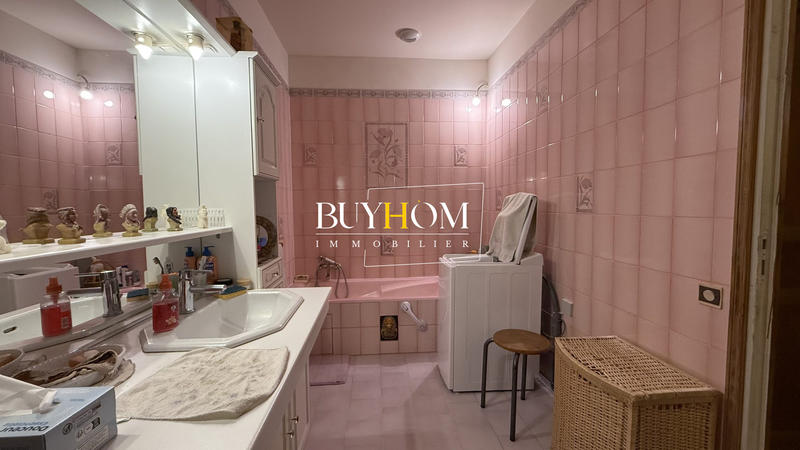 Maison - 220 m² - 9 pièces