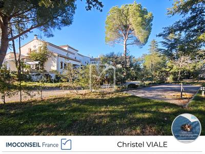 Propriété - 470 m² - 10 pièces