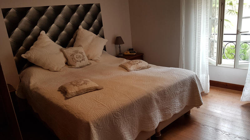 Maison - 230 m² - 9 pièces