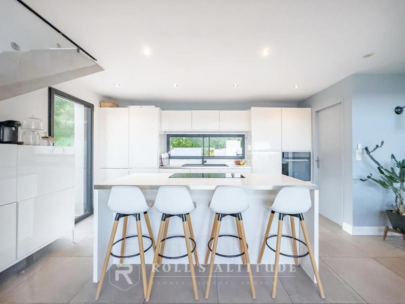 Maison - 190 m² - 8 pièces