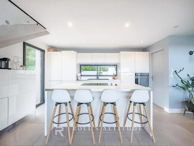 Maison - 190 m² - 8 pièces