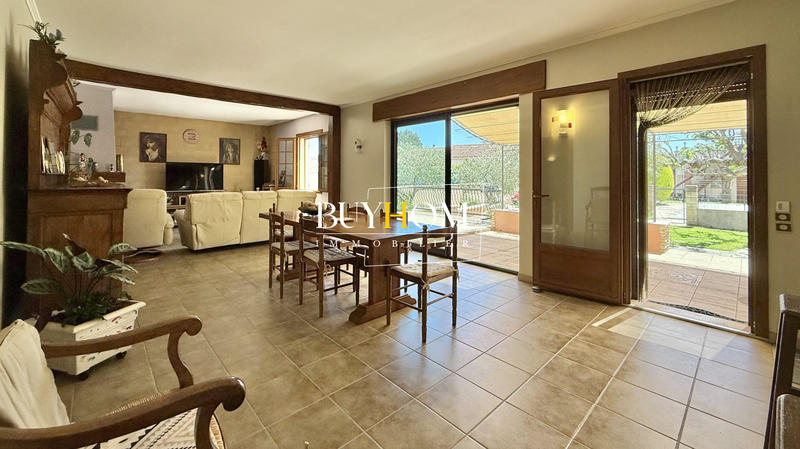 Maison - 220 m² - 9 pièces