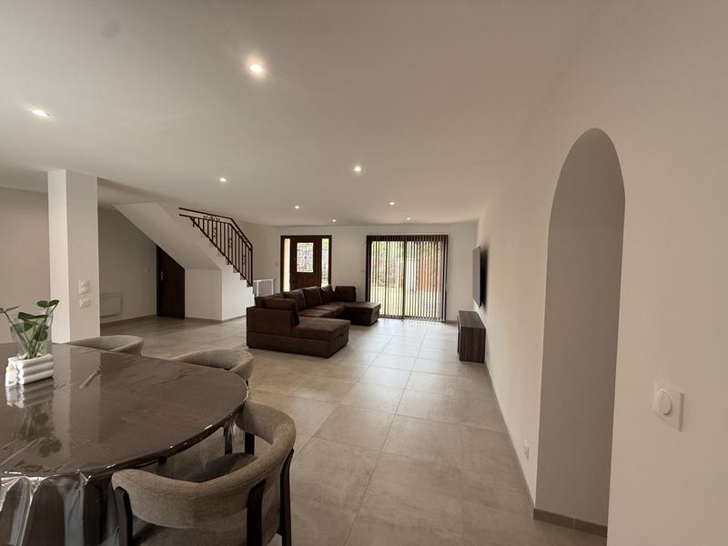 Maison traditionnelle - 140 m² - 6 pièces