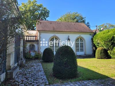 Propriété - 190 m² - 6 pièces