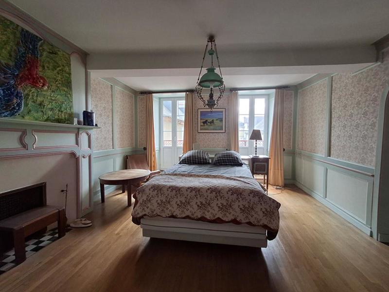 Maison - 280 m² - 10 pièces