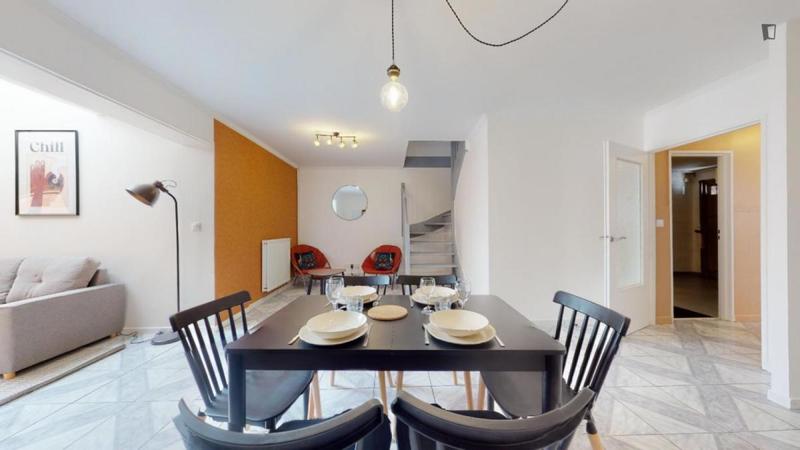 Chambre - 9 m² - 6 pièces