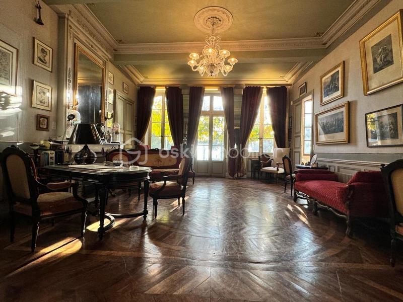 Demeure - 360 m² - 13 pièces