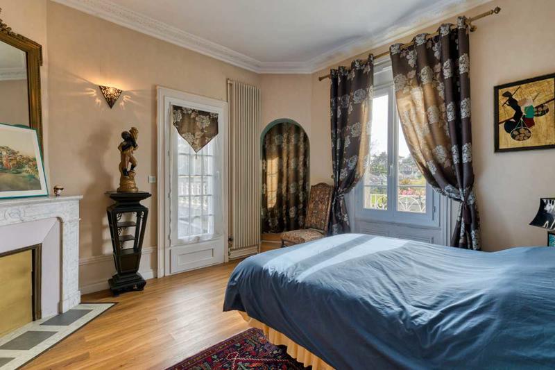 Maison - 223 m² - 10 pièces