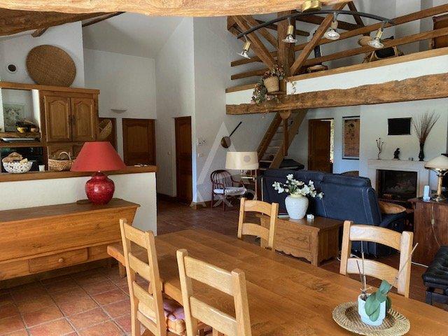 Maison - 275 m² - 6 pièces