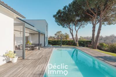 Maison - 195 m² - 8 pièces