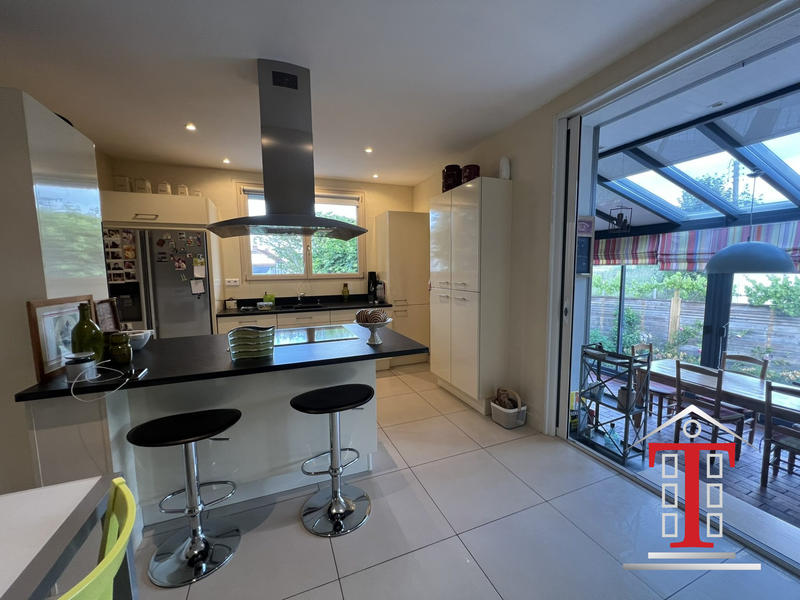 Maison - 200 m² - 8 pièces