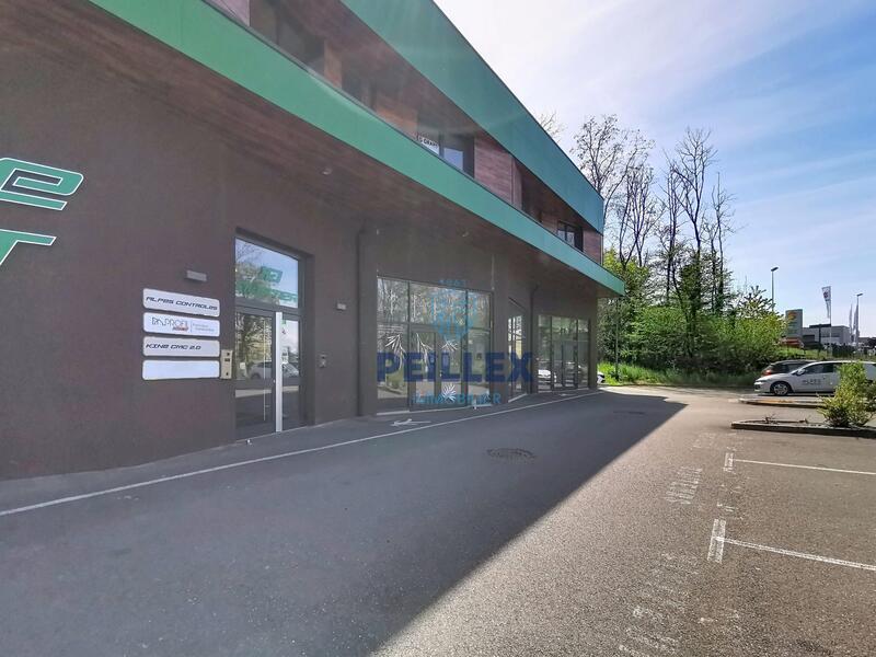 Local commercial - 238 m² - 7 pièces