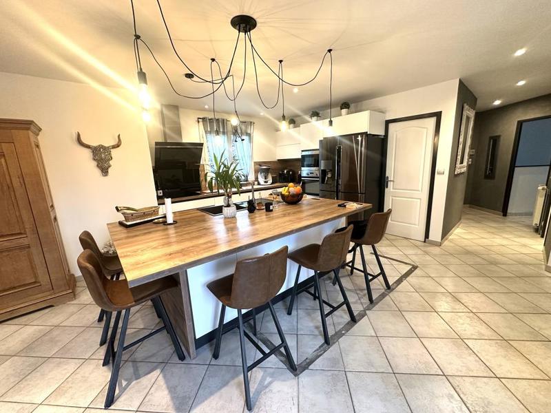 Maison - 200 m² - 7 pièces