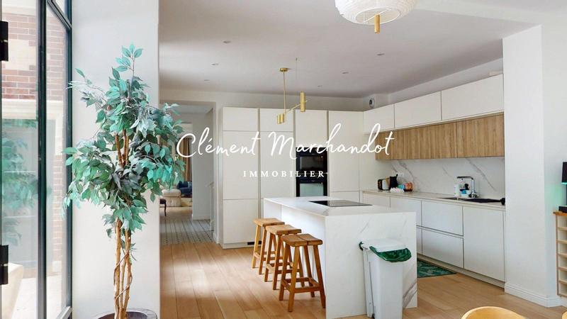 Propriété - 300 m² - 8 pièces