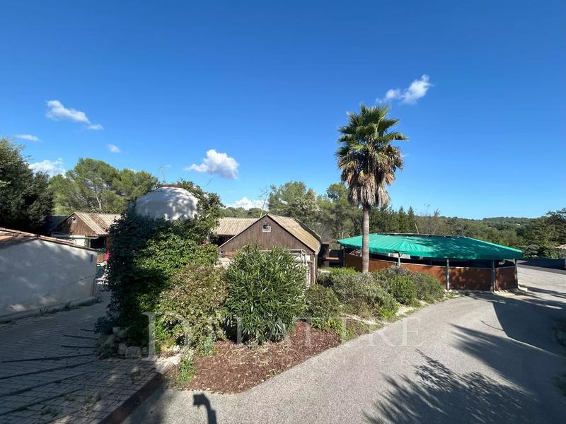 Propriété - 350 m² - 12 pièces