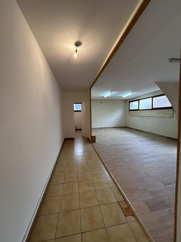 Local d'activités - 94 m² - 4 pièces