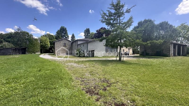 Corps de ferme - 240 m² - 8 pièces