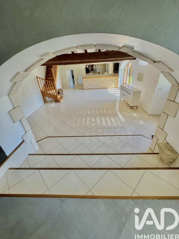 Maison - 240 m² - 8 pièces
